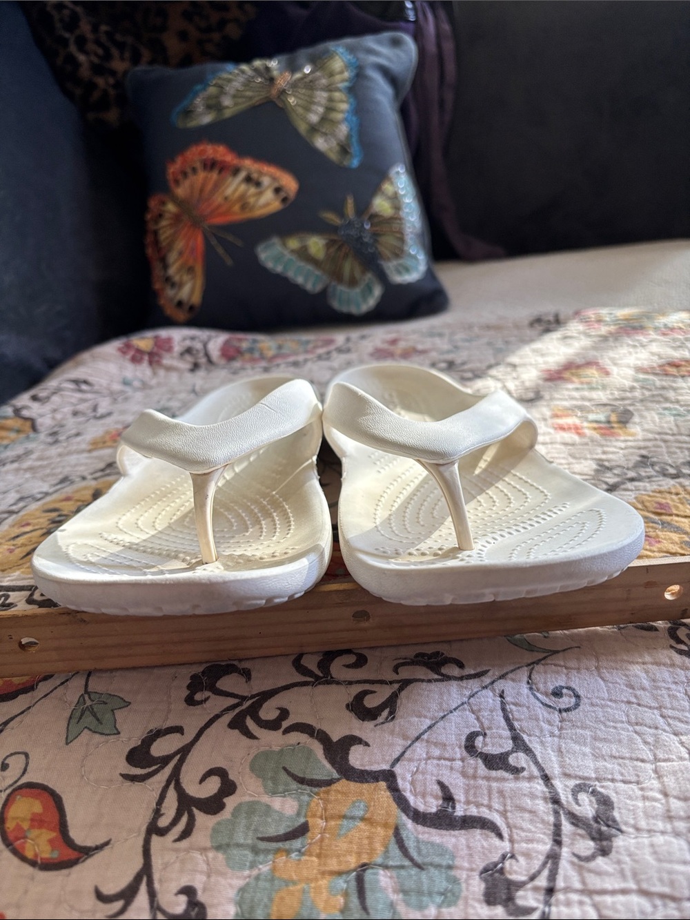 Crocs Iconic Comfort Kadee II White Thong Flip Flop Sandals Size 9 - Picture 3 of 13